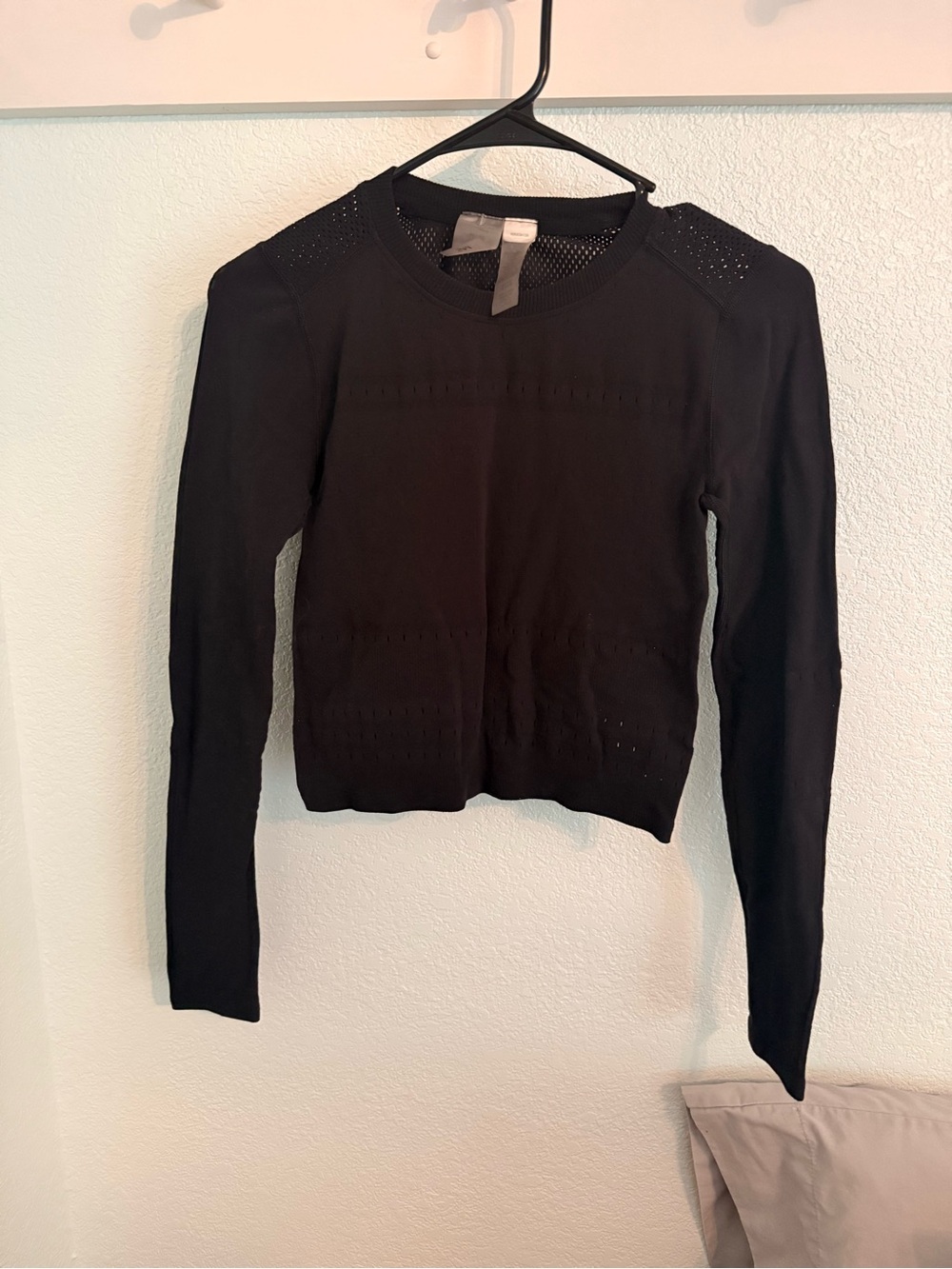 CALIA by Carrie Underwood Black Long Sleeve Crewneck Sweater